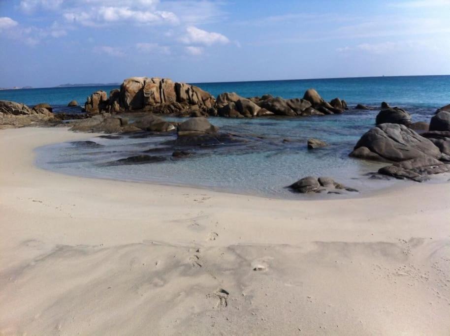 Villetta Vista Mare Sulla Spiaggia Di Porto Giunco Notteri Exterior photo